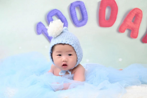 象山宝宝咬手指甲怎么回事